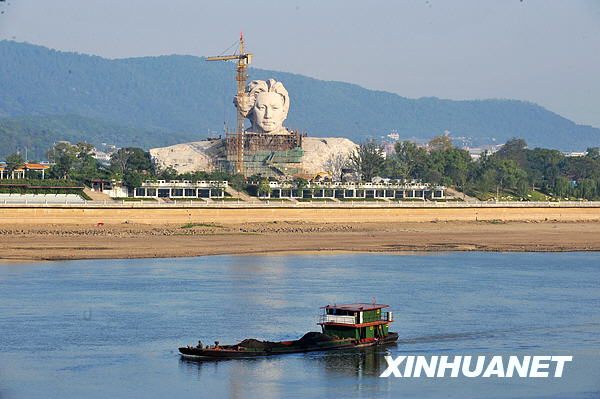 32米毛澤東巨型雕塑現(xiàn)長(zhǎng)沙